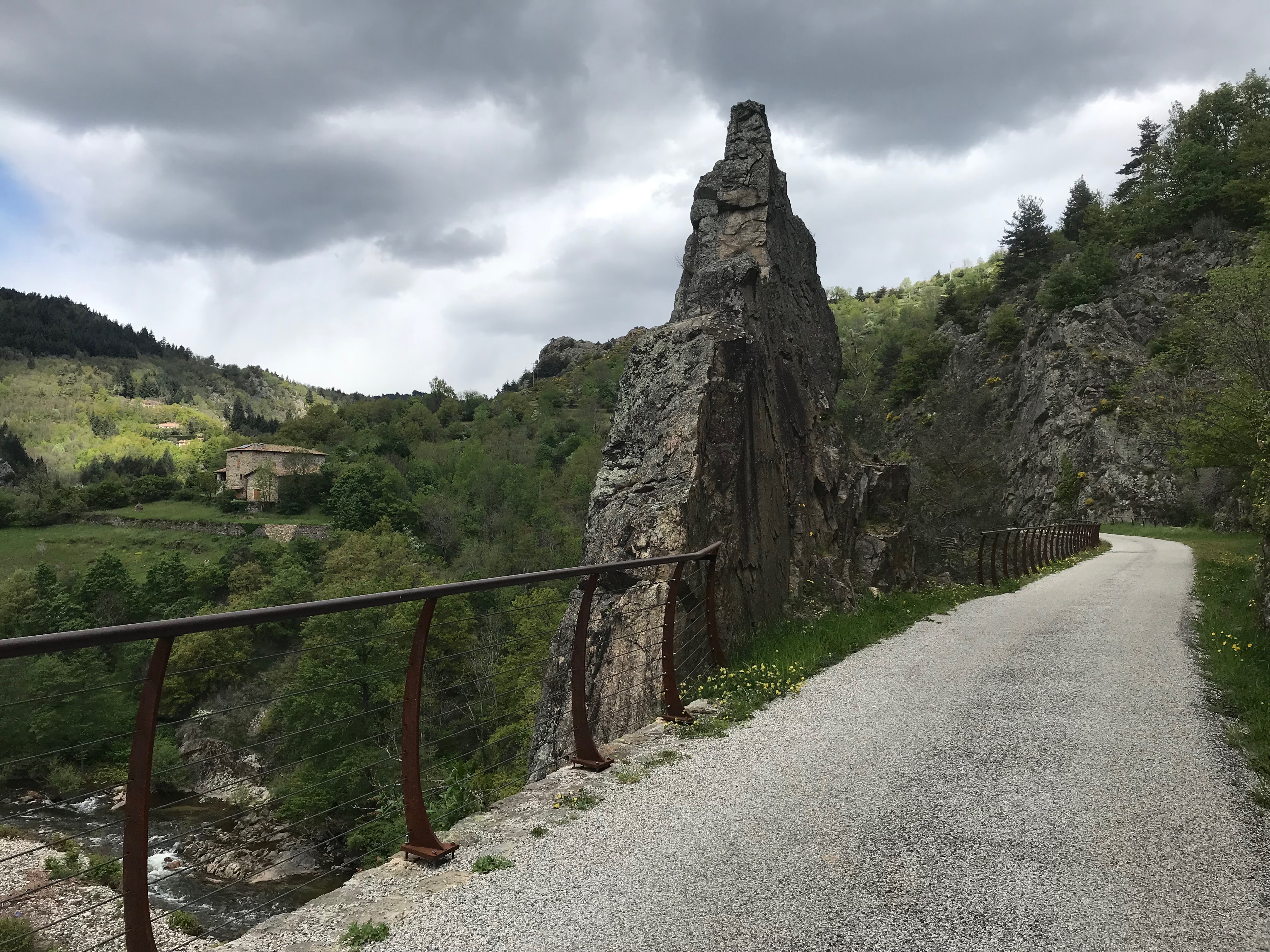 image présentant un chemin de gravel bike